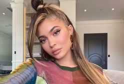 Kylie Jenner zaskakuje. Wybrała osobliwą stylizację