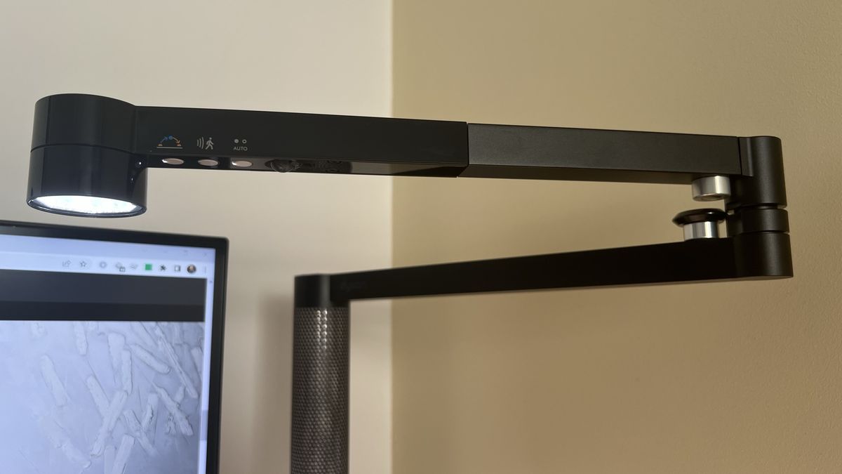 Oto lampa biurkowa Dyson Solarcycle Morph w pełnej krasie