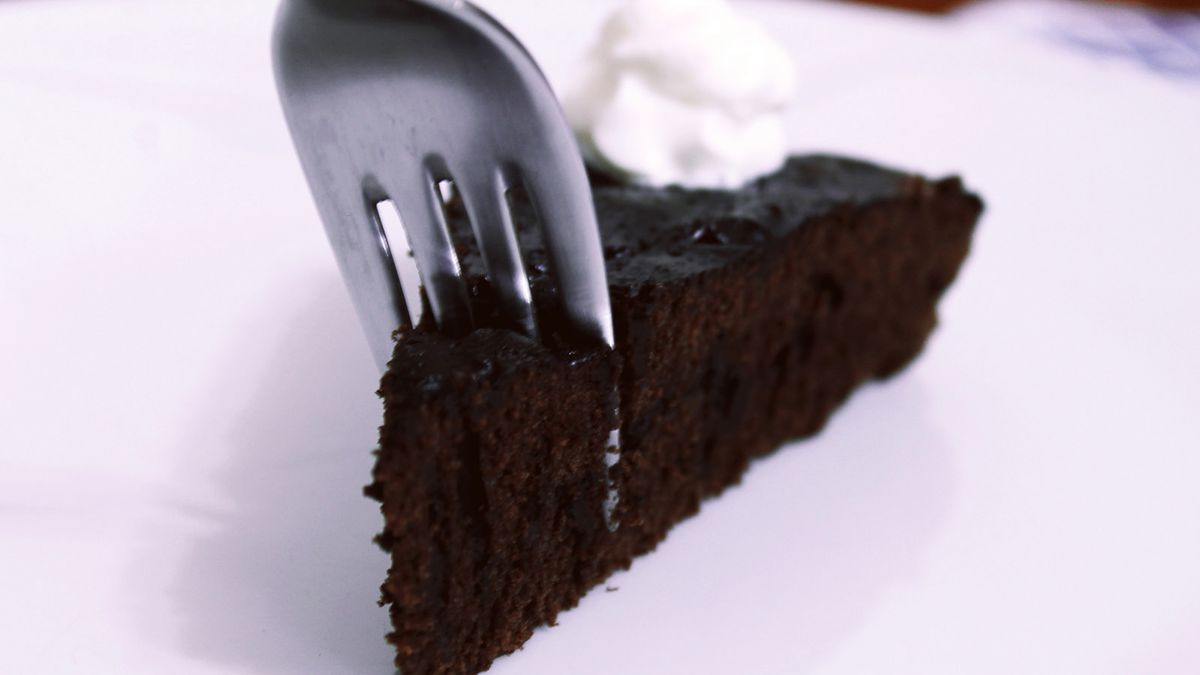 Ciasto kawowe z kremem w czekoladowej polewie