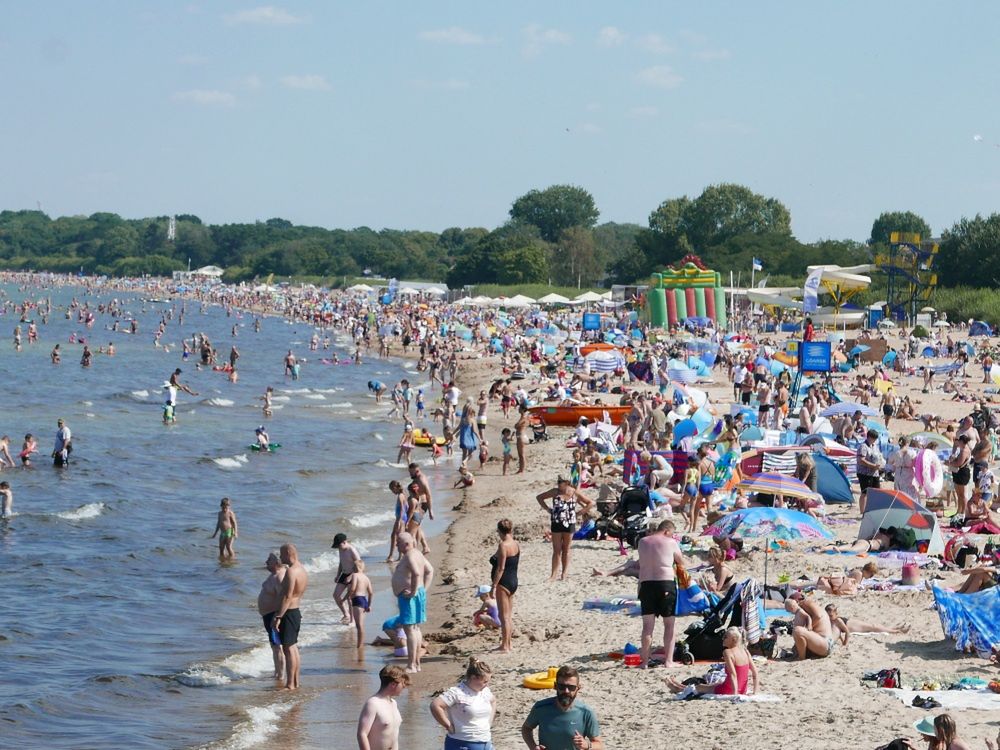 Plaża w Gdańsku Brzeźnie 3 sierpnia 2022 r.