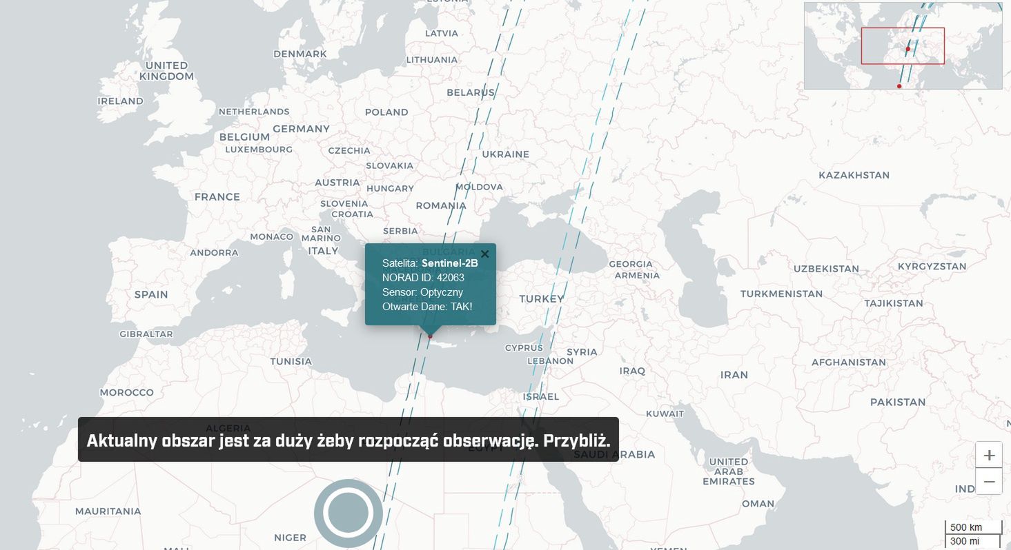 Jeden z komercyjnych serwisów oferujących zdjęcia satelitarne - widoczne trasy i aktualne położenie satelitów