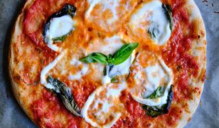 Przepis na pizzę prosto z Włoch. Kluczem do sukcesu jest mąka
