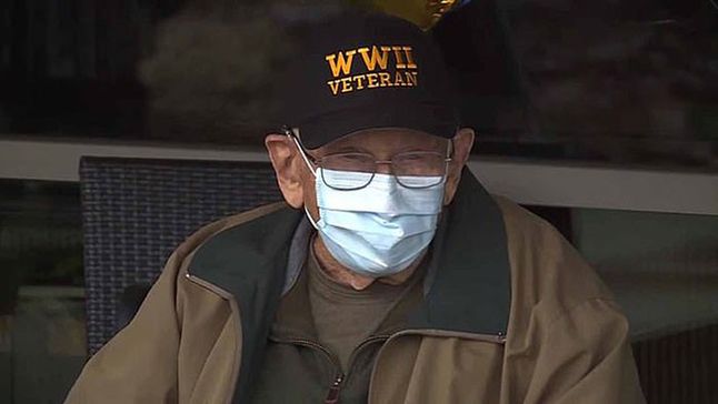 Ten 104-letni weteran II wojny światowej nie dał się wirusowi. Jest najstarszym znanym ozdrowieńcem.