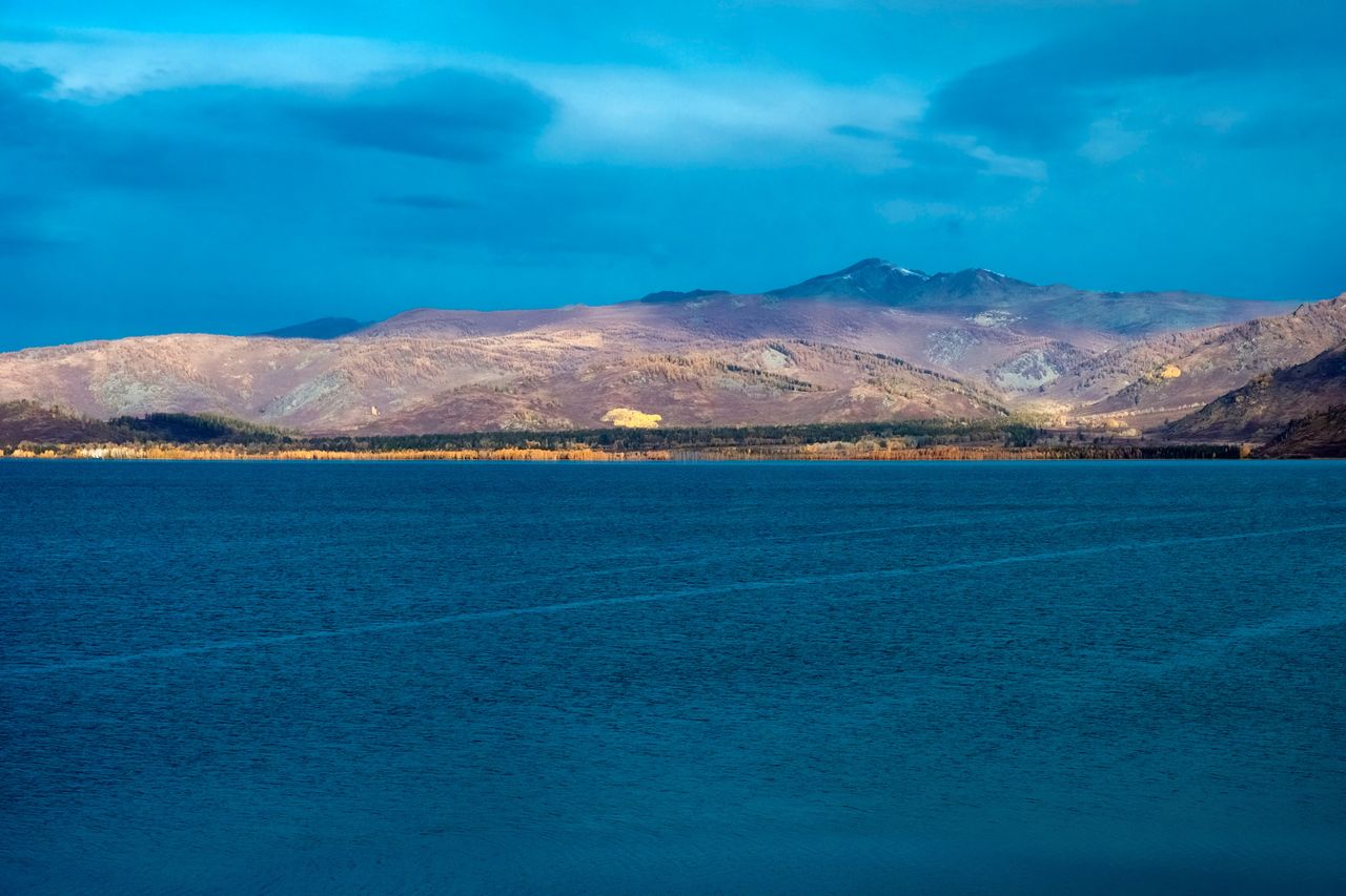 Naukowcy w Kazachstanie zaniepokojeni. "Całe jezioro swobodnie faluje"