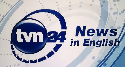 TVN24 pokazuje podsumowanie dnia po angielsku. „News in English” o północy