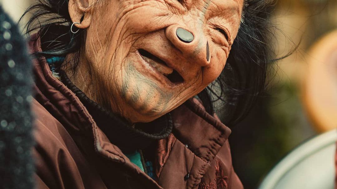 Zdjęcia najstarszych kobiet z plemienia Apatani pokazują ich radość życia 1