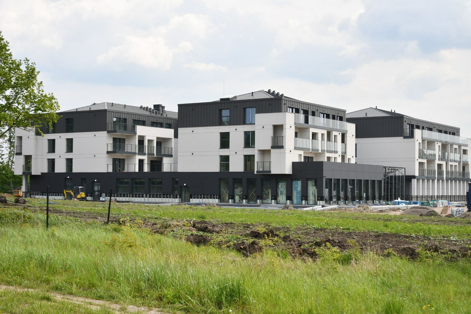 Plac budowy Solec Park Medical Sulphur SPA. Wygląda na to, że inwestycja, mimo kłopotów, cały czas idzie do przodu.