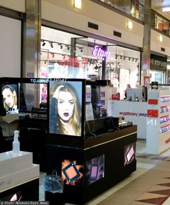 Warszawa. Galerie handlowe otwarte. Tłumy w kolejkach [ZDJĘCIA]