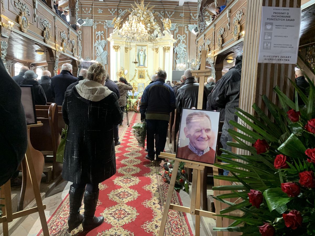 Ryszard Szurkowski spoczął w rodzinnych stronach. Wybitnego kolarza żegnała rodzina i przyjaciele