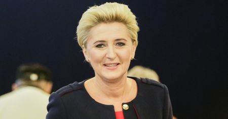 Strój Agaty Dudy wywołał burzę. Znamienny komentarz projektanta