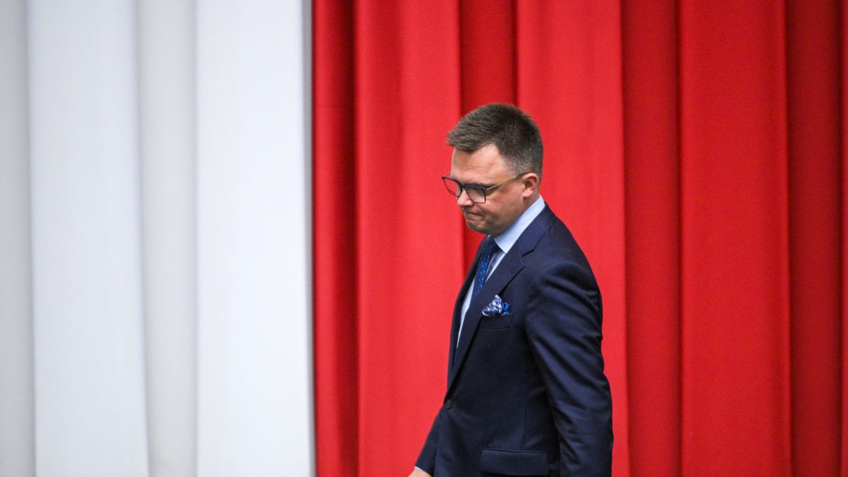 Warszawa, 21.05.2025. Marszałek Sejmu Szymon Hołownia na sali plenarnej Sejmu w Warszawie w drugim dniu posiedzenia izby, 21 bm. Posłowie zajęli się m.in. poselskim projektem ustawy o Rzeczniku Rolników. (ad) PAP/Marcin Obara