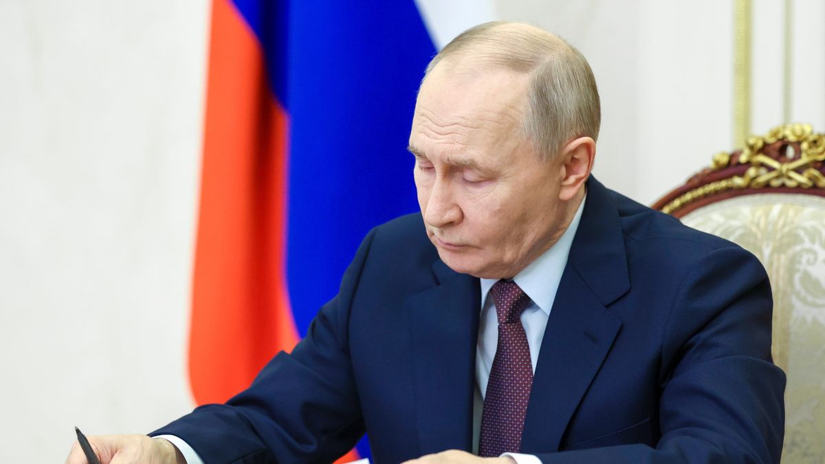 Russian President Putin chairs meeting with members of the government
epa12668601 Russian President Vladimir Putin chairs a meeting with members of the government via videoconference at the Kremlin in Moscow, Russia, 21 January 2026.  EPA/VYACHESLAV PROKOFYEV/SPUTNIK/KREMLIN / POOL MANDATORY CREDIT 
Dostawca: PAP/EPA.
VYACHESLAV PROKOFYEV/SPUTNIK/KREMLIN / POOL
Russian president, videoconference, Kremlin, Russian government