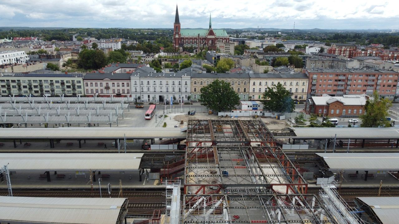 Częstochowa: Zmiany widać z góry. Dworzec jest rozbierany.