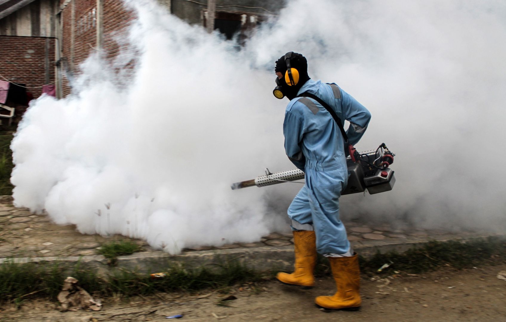 Walka z dengą w Indonezji. Groźny wirus zbiera żniwo