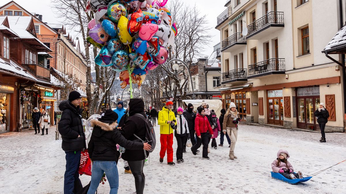 ZAKOPANE, MALOPOLSKIE, POLAND - 2024/01/19: Families walk along Krupowki Street in the center of Zakopane, a popular Tatra mountain holiday resort. (Photo by Dominika Zarzycka/SOPA Images/LightRocket via Getty Images)