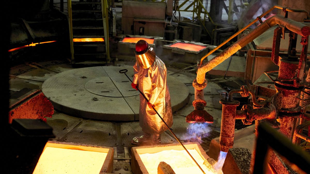 2 tys. zł nagrody dla każdego. KGHM dogadał się ze związkowcami. Na zdjęciu huta miedzi w Głogowie