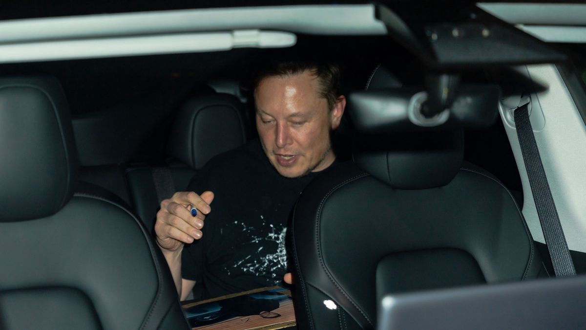 "Nikt nigdy nie zmienił świata, pracując 40 godzin tygodniowo" - uważa Musk