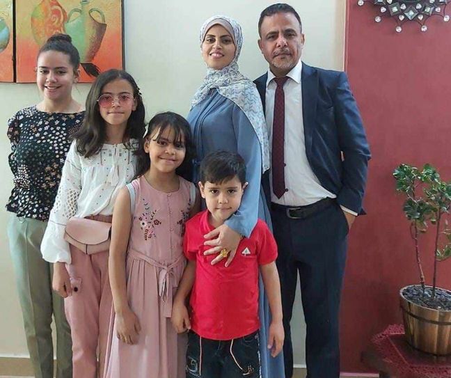 Dr Osama Abo Zebida z rodziną 