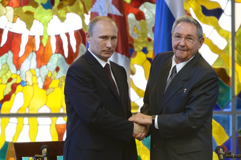 Władimir Putin z Raulem Castro