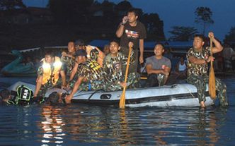 W Indonezji statek turystyczny przewrócił się. Zaginionych 15 osób