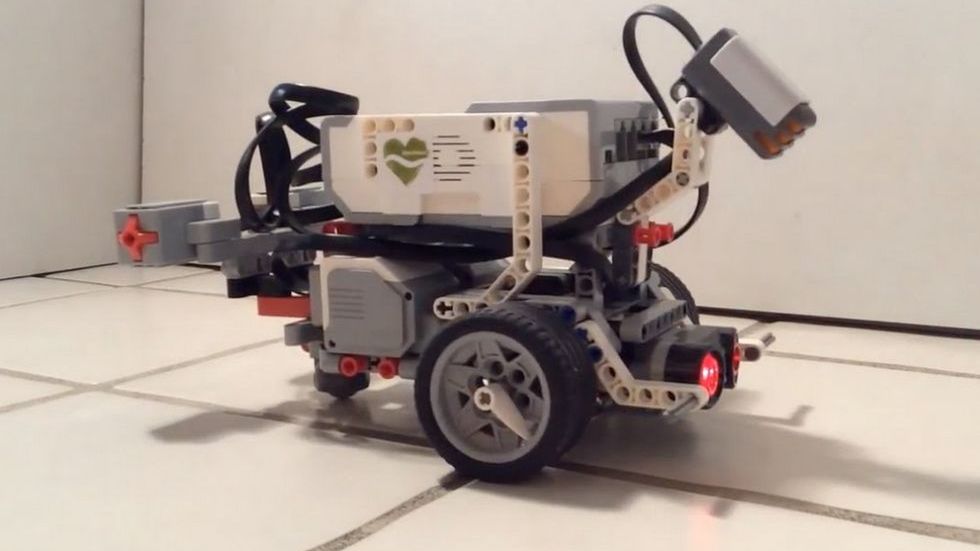 Robot sterowany mózgiem nicienia. Cyfrowe życie z klocków Lego 1