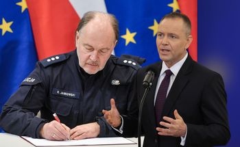 Szef policyjnych związkowców też zabrał głos. Liczyli na środki z SAFE