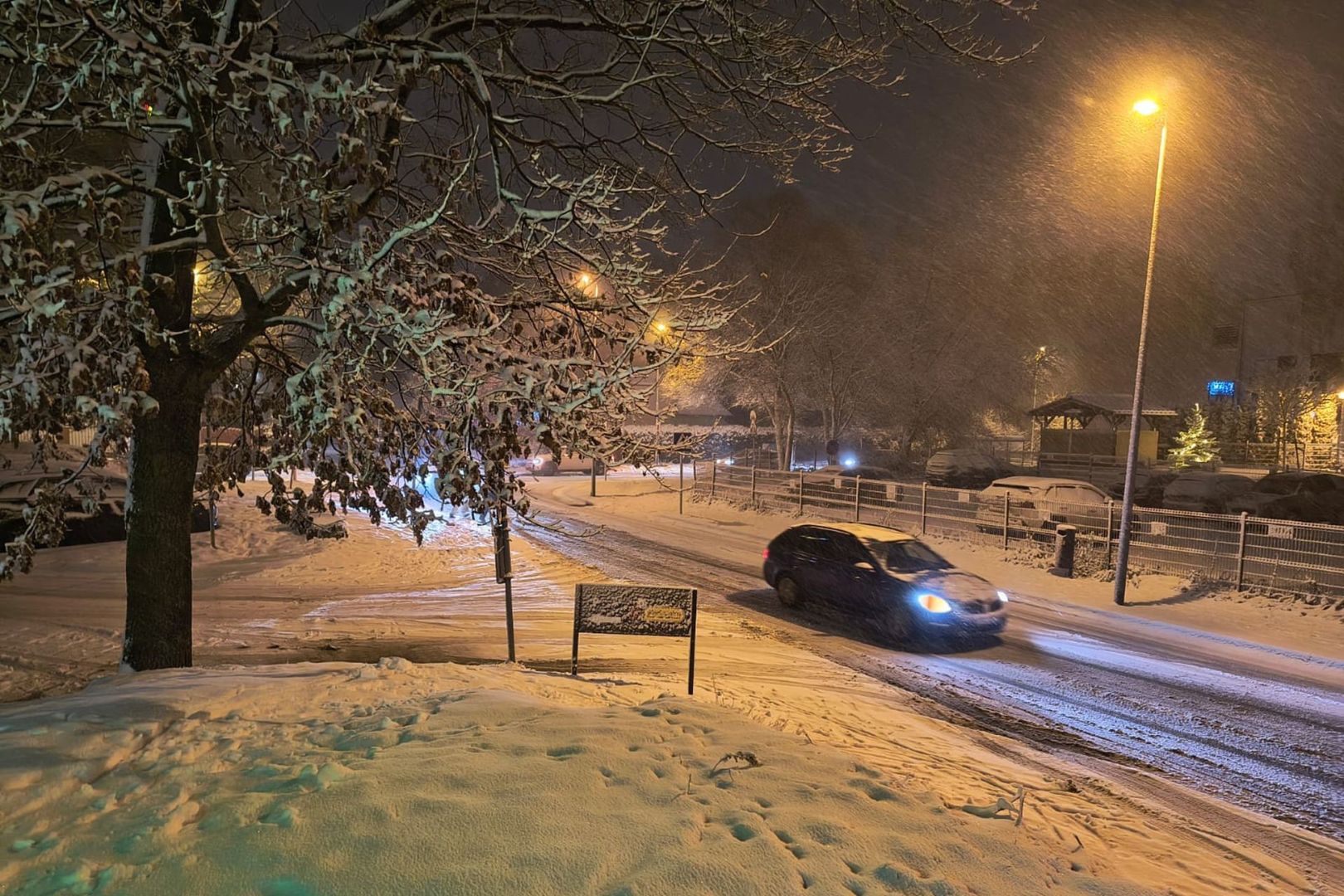 Szczecin sparaliżowany przez śnieg. Poważne problemy na drogach