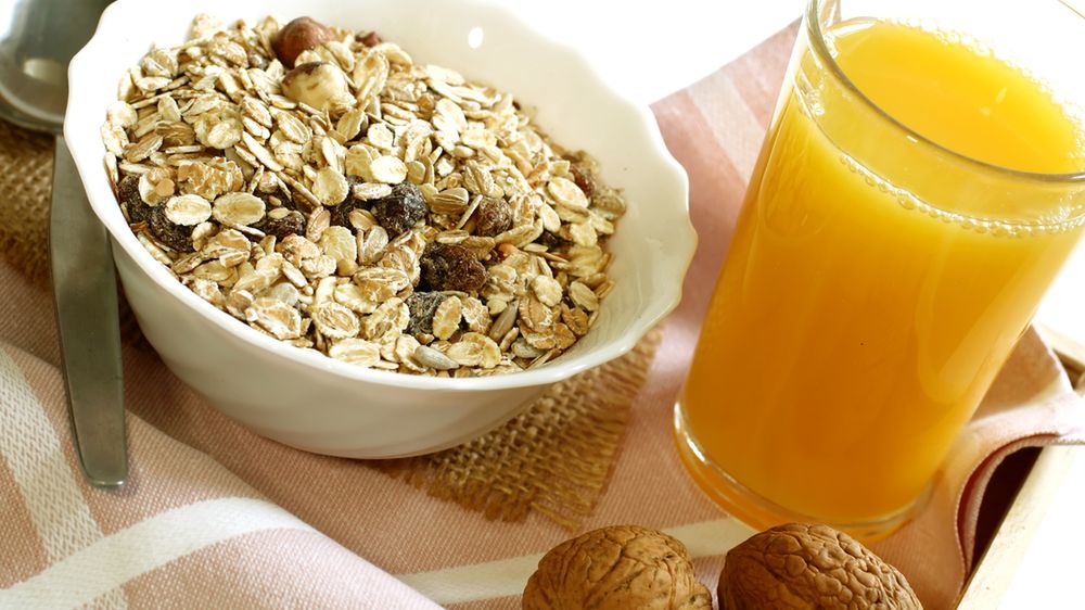 Niewzbogacone płatki owsiane przygotowane z wodą (zwykłe i błyskawiczne)