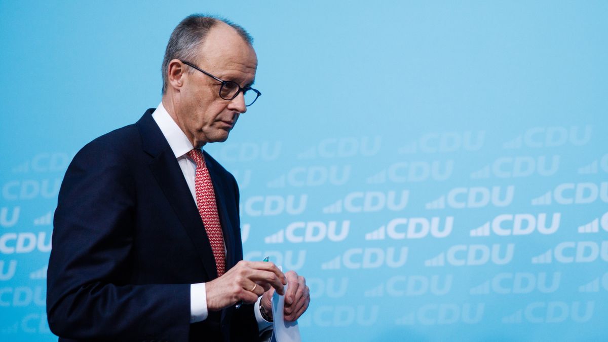 CDU executive committee meeting in Berlin
epa12661544 German Chancellor and Chairman of the Christian Democratic Union (CDU) party Friedrich Merz leaves after a press conference following a CDU party executive committee meeting in Berlin, Germany, 19 January 2026.  EPA/CLEMENS BILAN 
Dostawca: PAP/EPA.
CLEMENS BILAN
party, executive committee meeting, meeting, politics