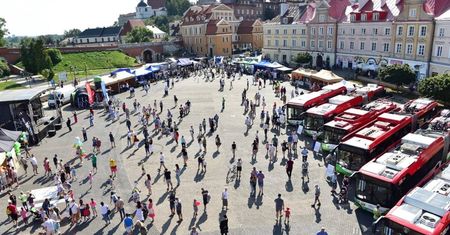 Brak planów na niedzielę? Przyjdź na Plac Zamkowy! Animacje i zabawy dla dzieci, konkursy i koncerty