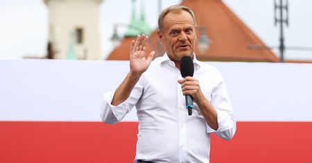 PiS stoi w miejscu, KO zyskuje. Jest nowy sondaż