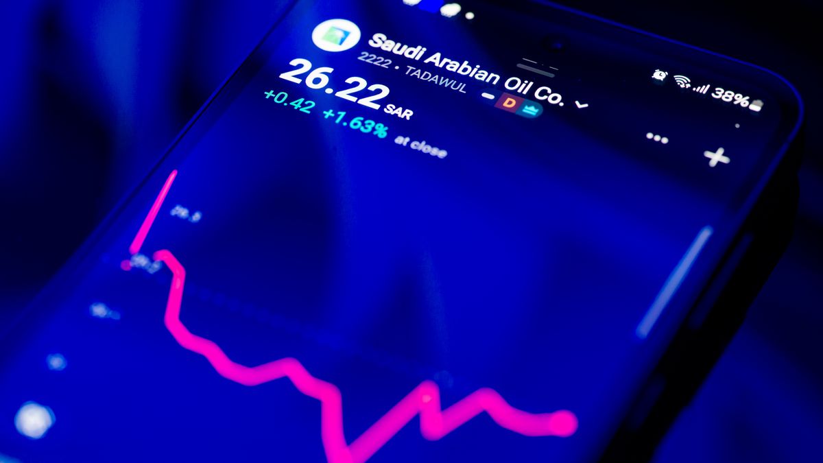 The Saudi Arabian oil (Aramco) price chart from the past five days is displayed on a mobile screen in this photo illustration, as prices fluctuate amid escalating conflict involving Iran and concerns over global supply disruptions in Brussels, Belgium, on March 2, 2026. (Photo by Jonathan Raa/NurPhoto via Getty Images)