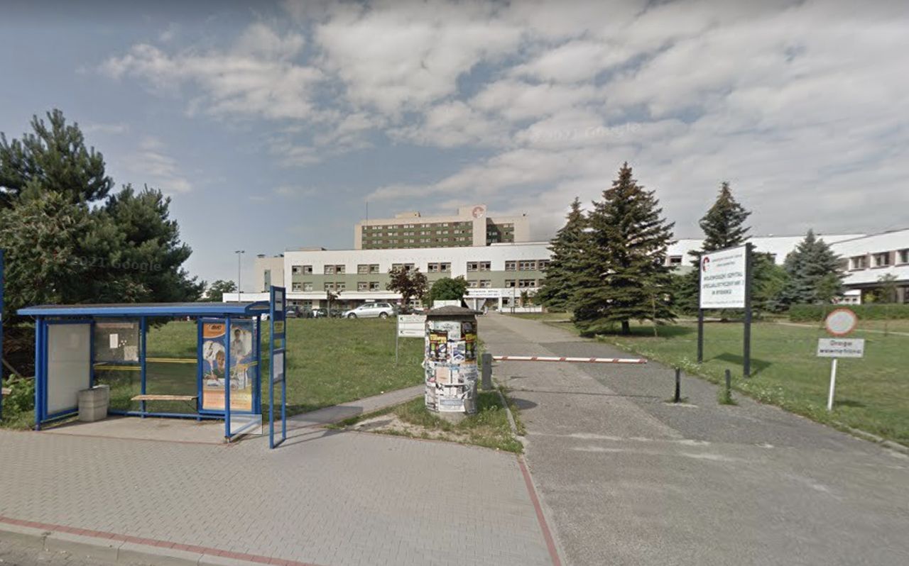 Jastrzębie-Zdrój: Samochód ruszył bez kierowcy na parkingu pod szpitalem