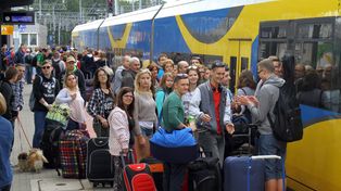 Wakacyjny koszmar na kolei. "Rz": Pociągów brakuje, opóźnień przybywa