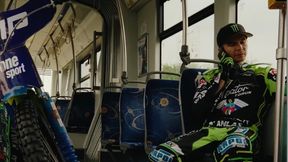 Niebywałe sceny w Toruniu. Wjechał motocyklem do tramwaju