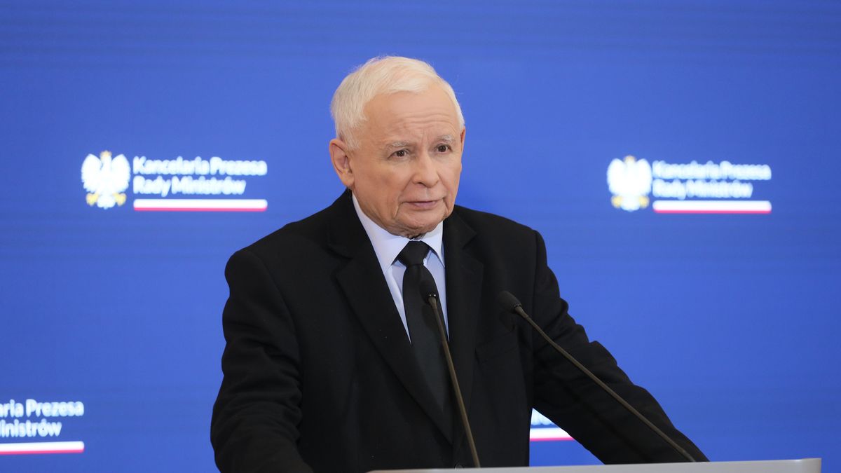 Warszawa, 28.06.2023. Wicepremier Jarosław Kaczyński podczas konferencji prasowej po zakończonym posiedzeniu Komitetu Rady Ministrów do spraw Bezpieczeństwa Narodowego i Spraw Obronnych, 28 bm. w siedzibie Kancelarii Prezesa Rady Ministrów w Warszawie. (amb) PAP/Paweł Supernak