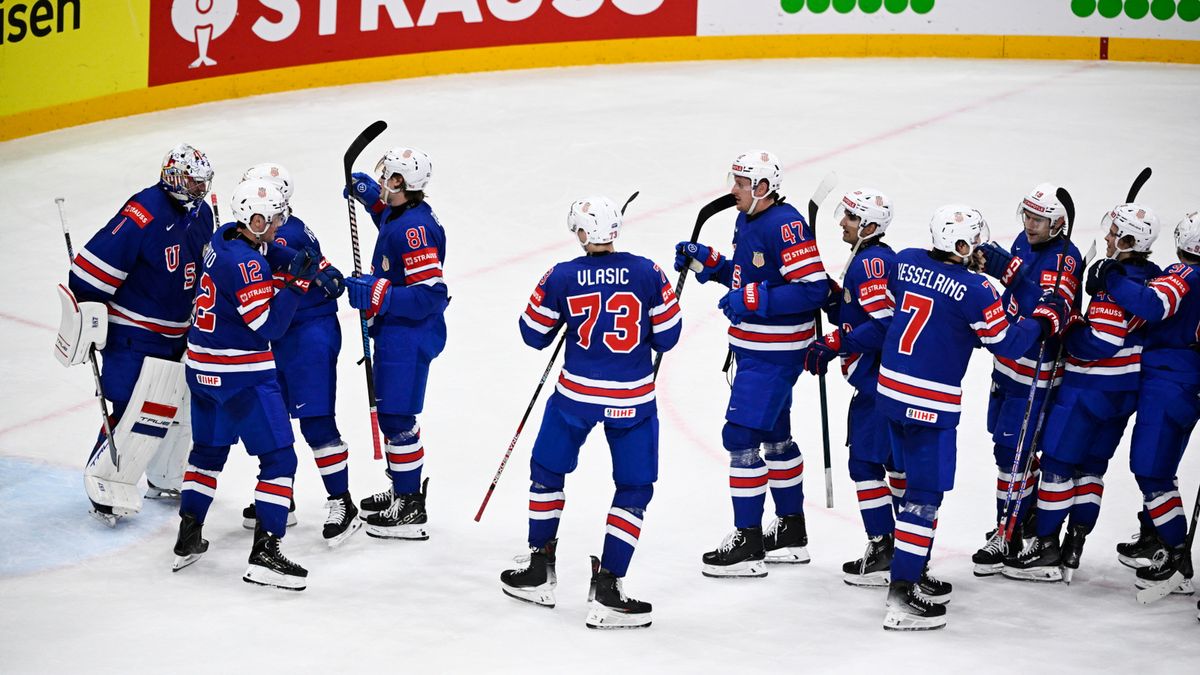 PAP/EPA / PONTUS LUNDAHL / Na zdjęciu: hokeiści reprezentacji USA