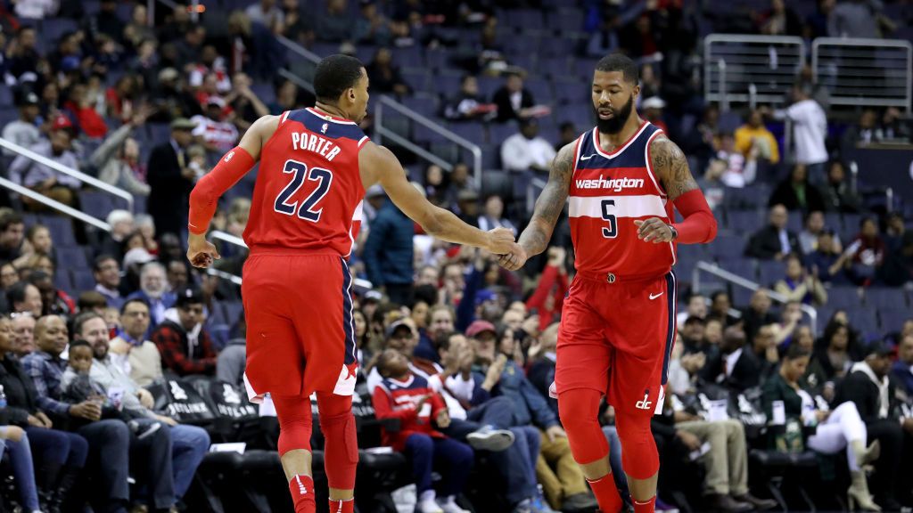 Getty Images / Rob Carr / Na zdjęciu od lewej: Otto Porter, Markieff Morris