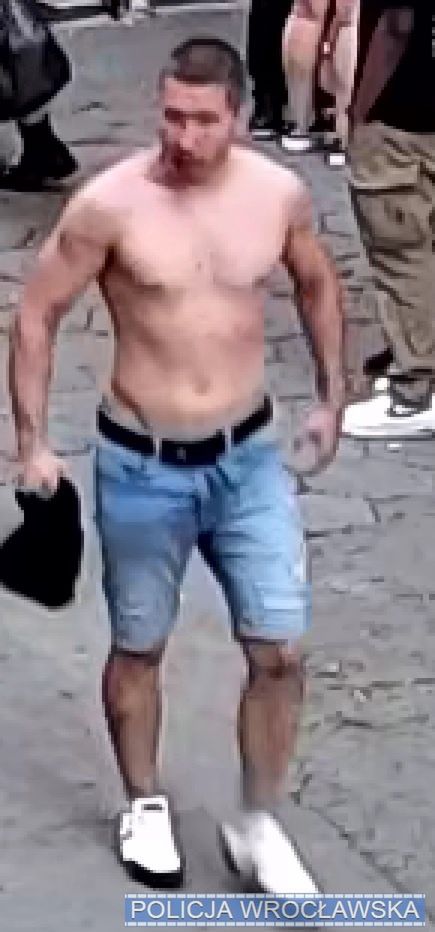 Brutalne pobicie w centrum Wrocławia. Policja publikuje wizerunki podejrzanych