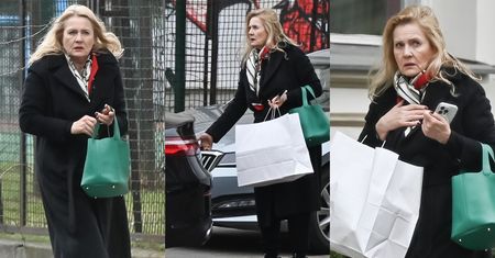 Obładowana torbami Grażyna Szapołowska tupie do mercedesa. Elegancka nawet na środku ulicy? (ZDJĘCIA)