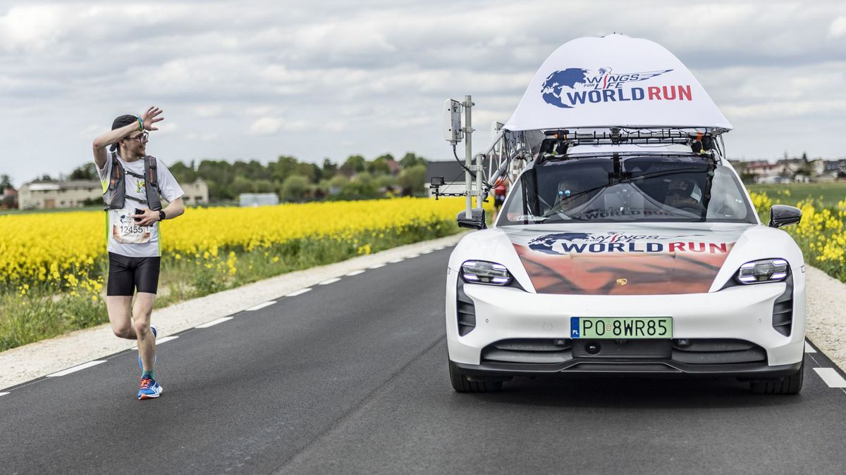 Zdjęcie okładkowe artykułu: Materiały prasowe / Tomasz Kin / Wings for Life World Run / Na zdjęciu: gdy Samochód Pościgowy (w Polsce prowadzony przez Adama Małysza) dogania uczestnika, ten kończy bieg