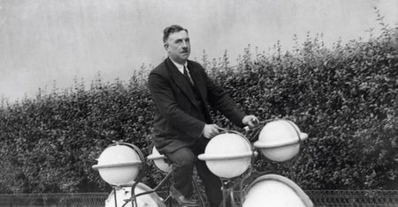 Cyclomer. Ten rower miał się poruszać na lądzie i po wodzie