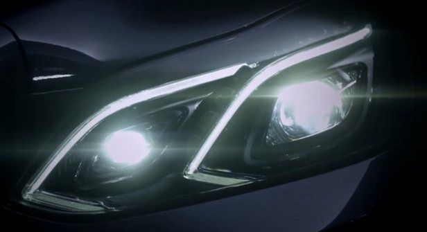 Koniec okulara - pierwszy teaser odświeżonego Mercedesa klasy E [wideo]