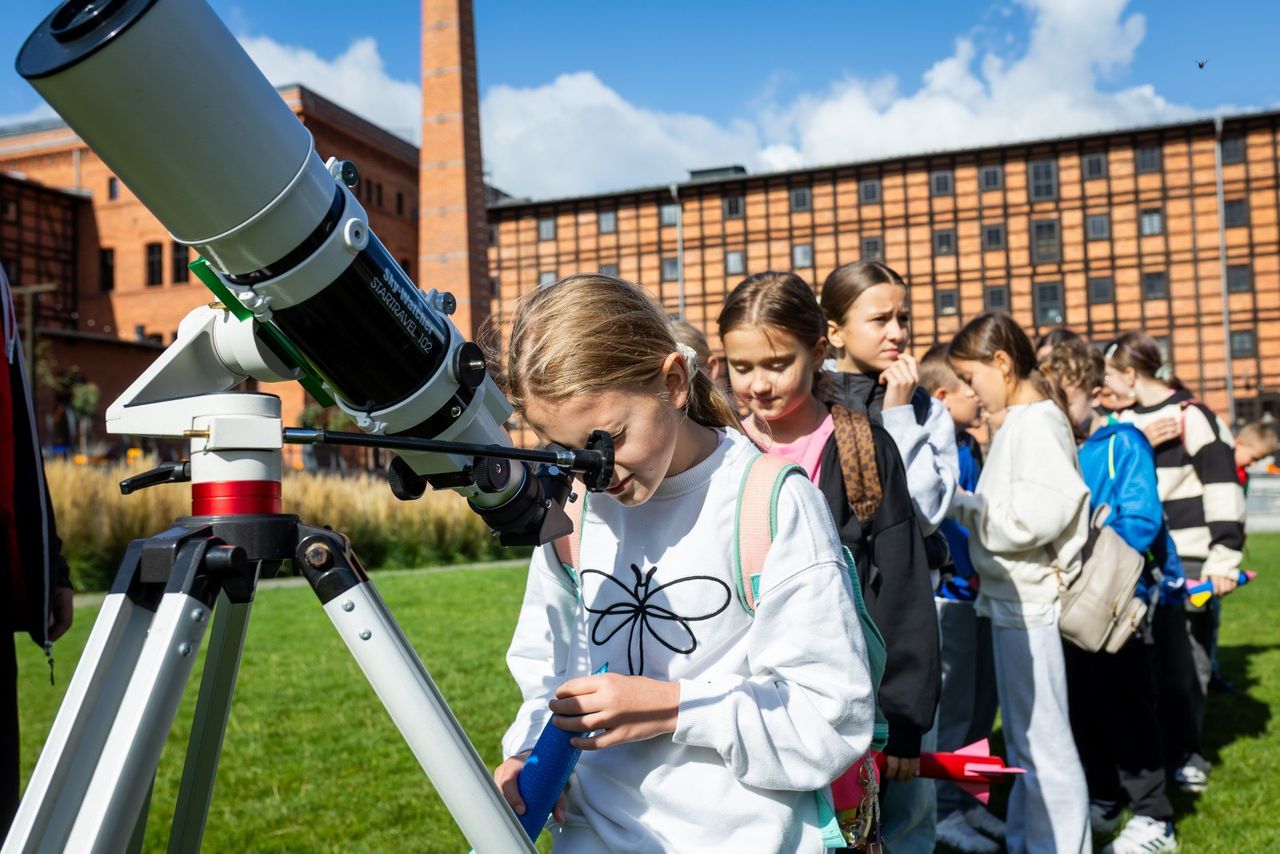 Bydgoszcz: Piknik naukowy Astrobaza. Uczniowie odkrywali tajemnice kosmosu