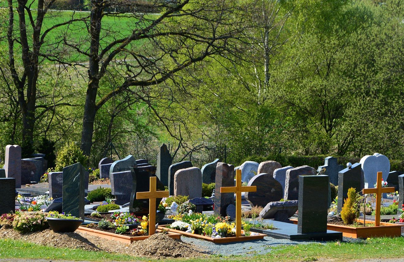 Rosja wciąż rozbudowuje cmentarze. Nie ma gdzie chować poległych?