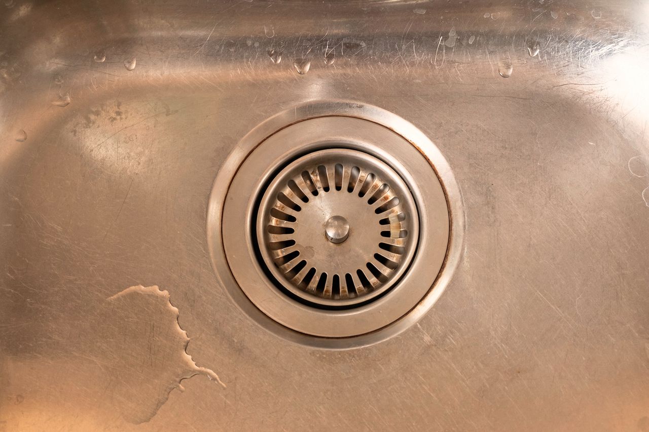 Home remedies to keep drain odours at bay without chemicals