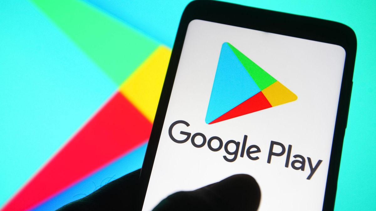 UKRAINE - 2021/10/06: In this photo illustration a Google Play Store logo is seen on a smartphone. (Photo Illustration by Pavlo Gonchar/SOPA Images/LightRocket via Getty Images)