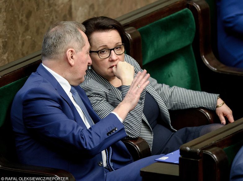 Minister edukacji narodowej Anna Zalewska (z prawej)