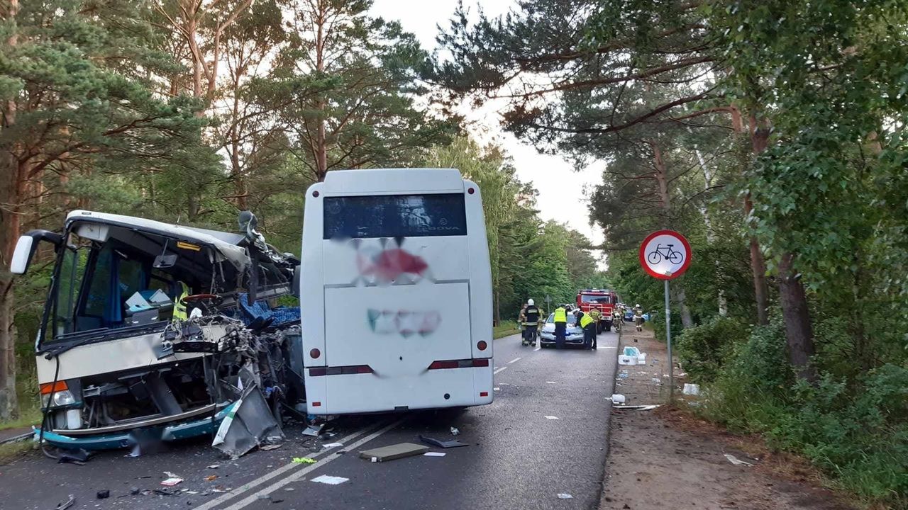 Dźwirzyno. Wypadek dwóch autokarów i busa. 14 osób poszkodowanych, w tym dzieci