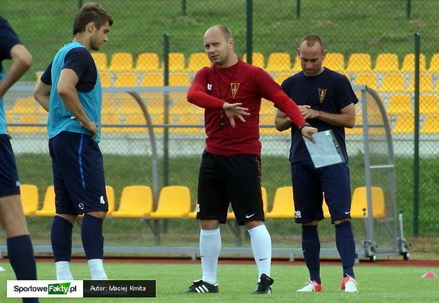 Trener Artur Skowronek pracuje w Gniewinie z kompletną kadrą?